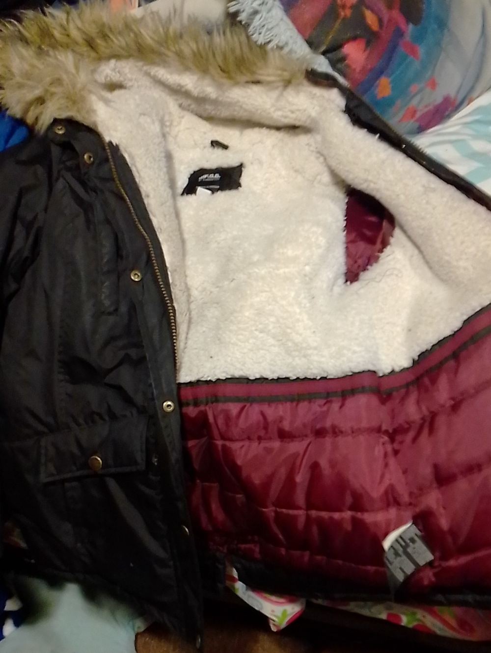 Women’s Ski & Snow Jacket with Faux Fur Hood - Black & Burgundy